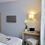 Eugenie 3*